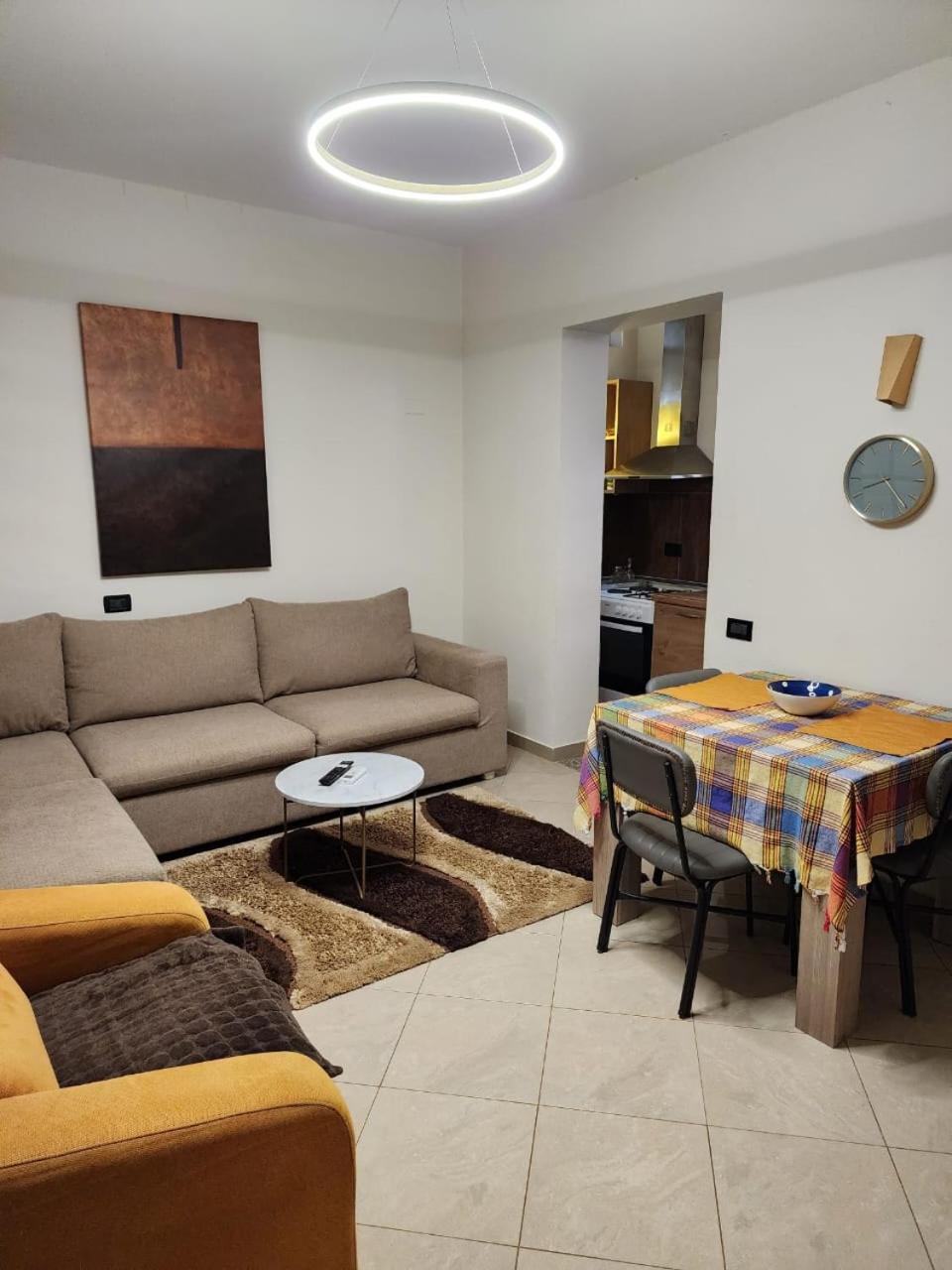 Vila 29A Tiranë Luaran gambar
