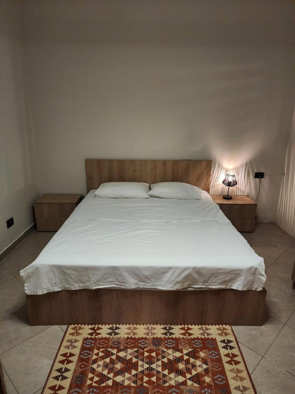 Vila 29A Tiranë Luaran gambar